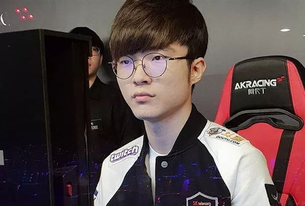 这位足球转 这位足球转